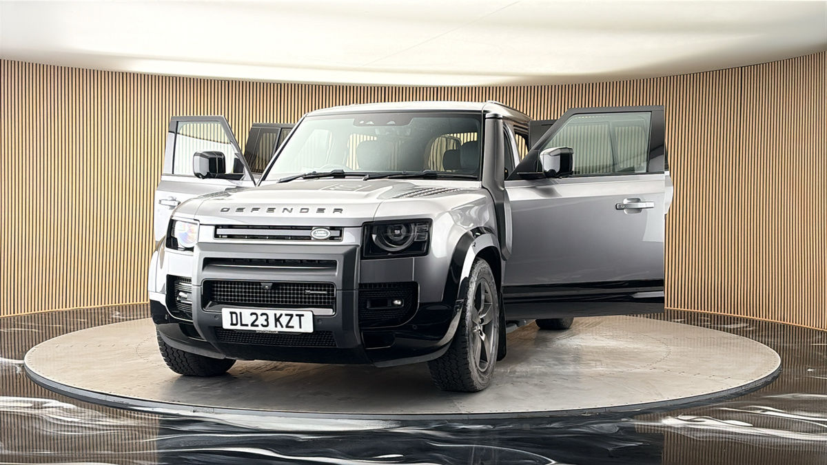 More views of Land Rover Defender 110