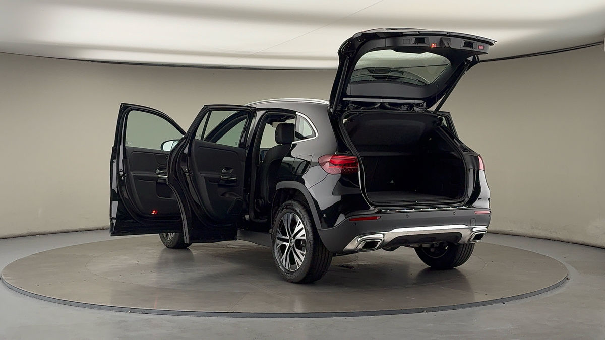 Mercedes-Benz GLA Image 23