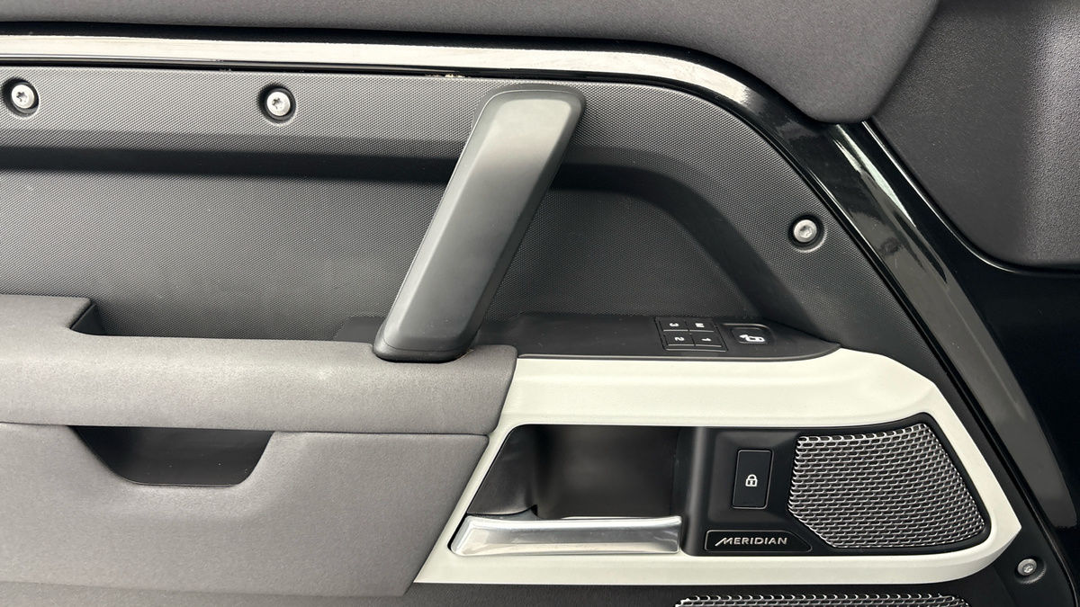Land Rover Defender 90 Image 19