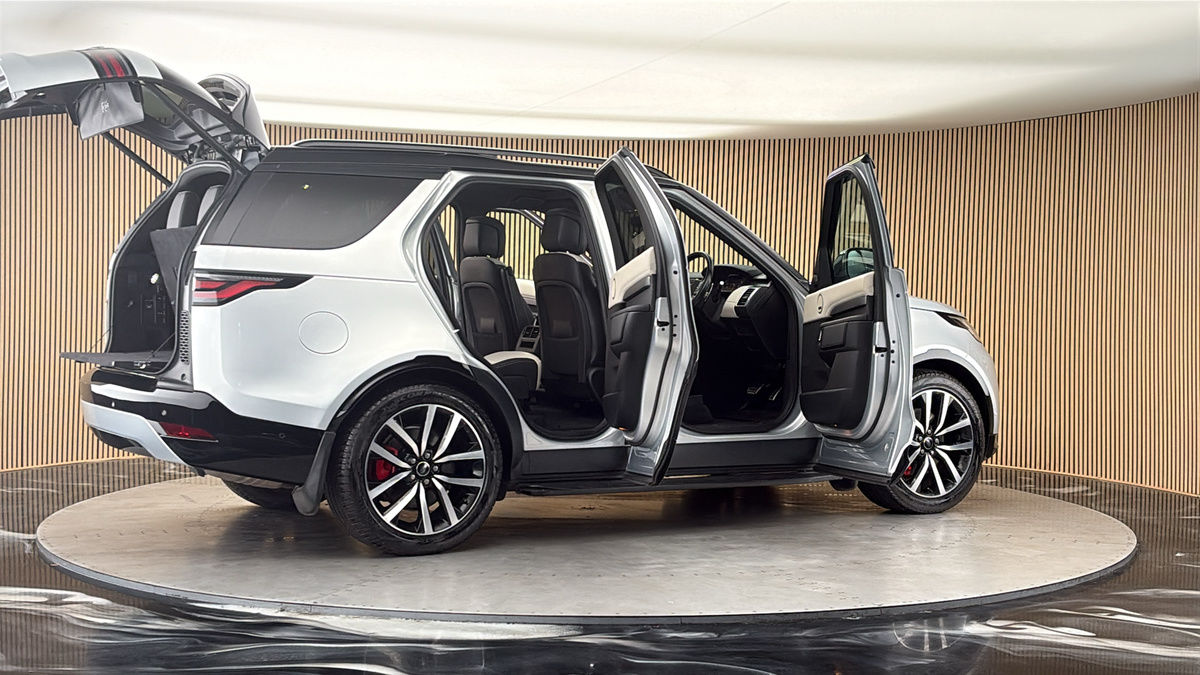 More views of Land Rover Discovery
