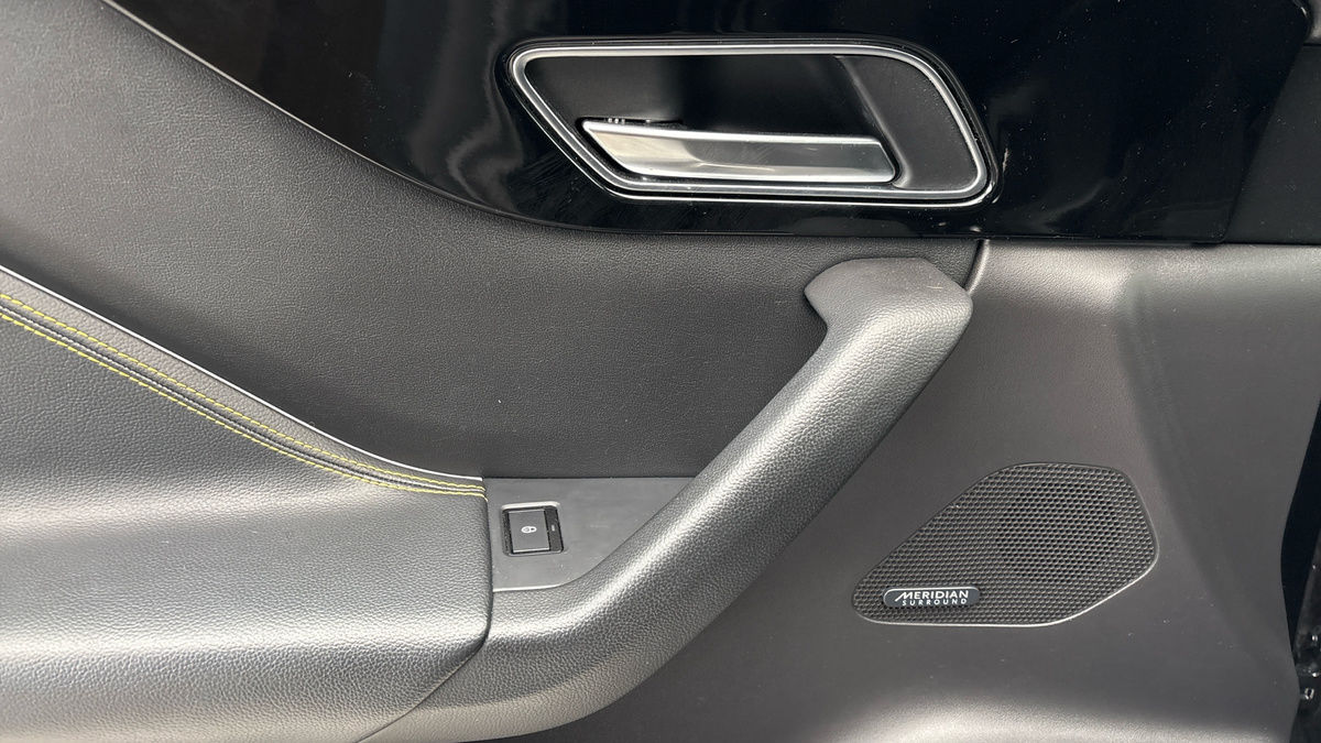 Jaguar F-PACE Image 19