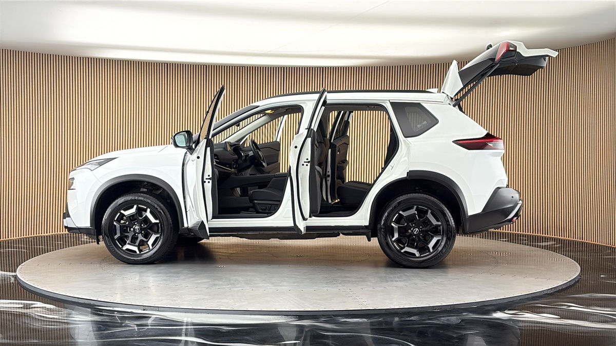 More views of Nissan X-Trail