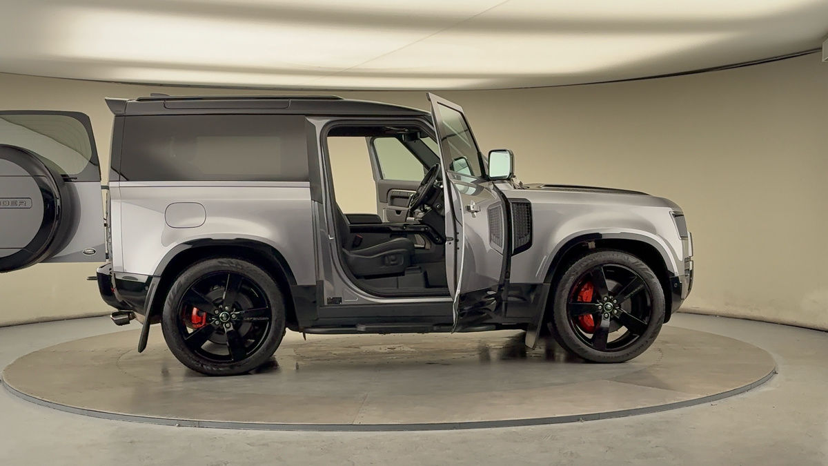 More views of Land Rover Defender 90