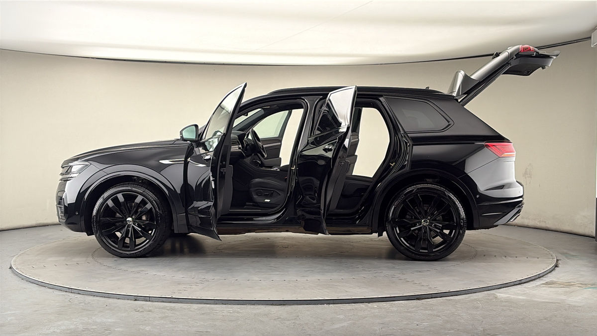 More views of Volkswagen Touareg