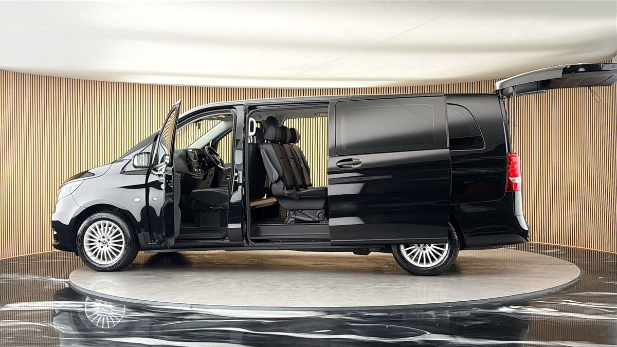 More views of Mercedes-Benz Vito