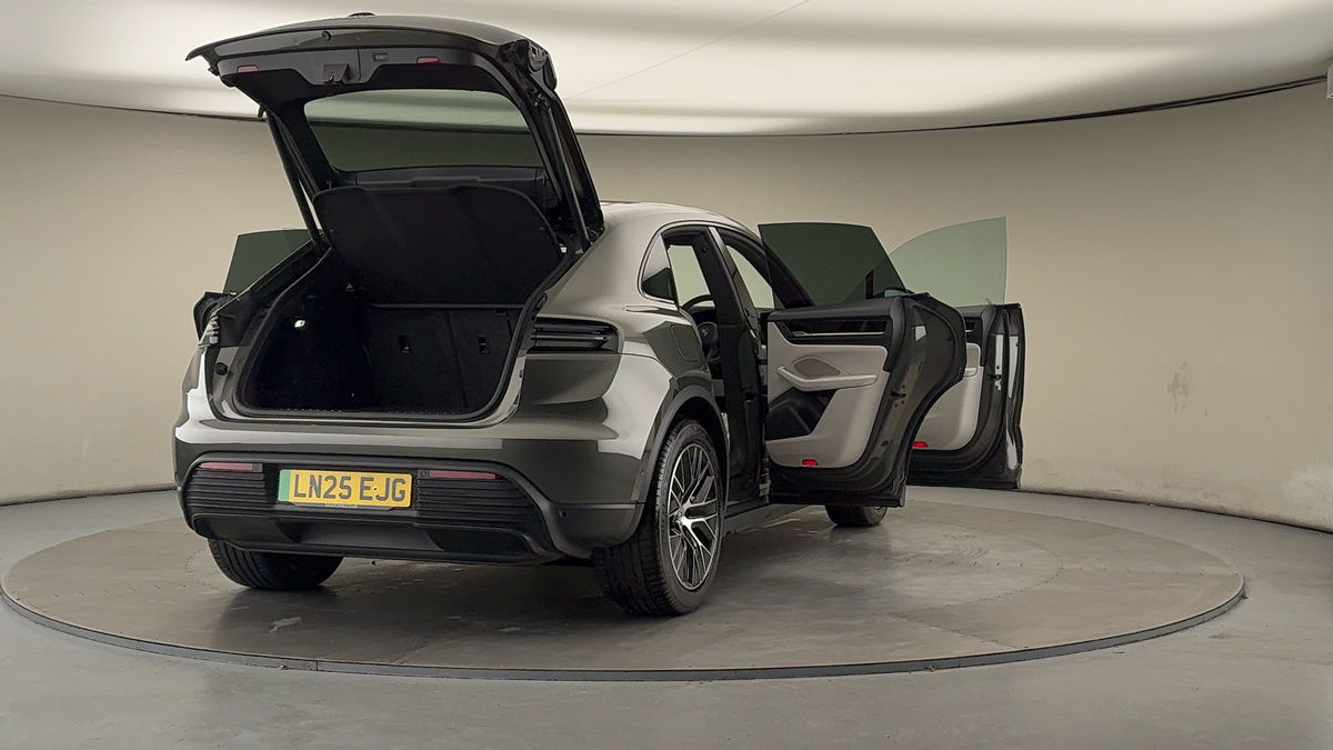 More views of Porsche Macan