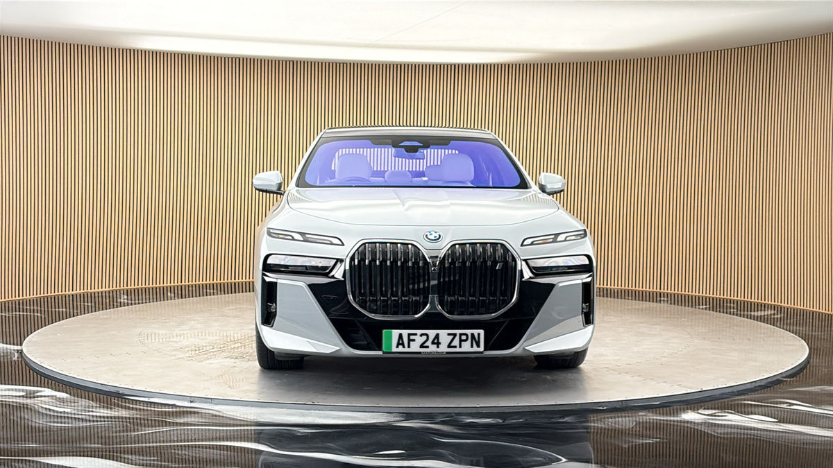 More views of BMW i7