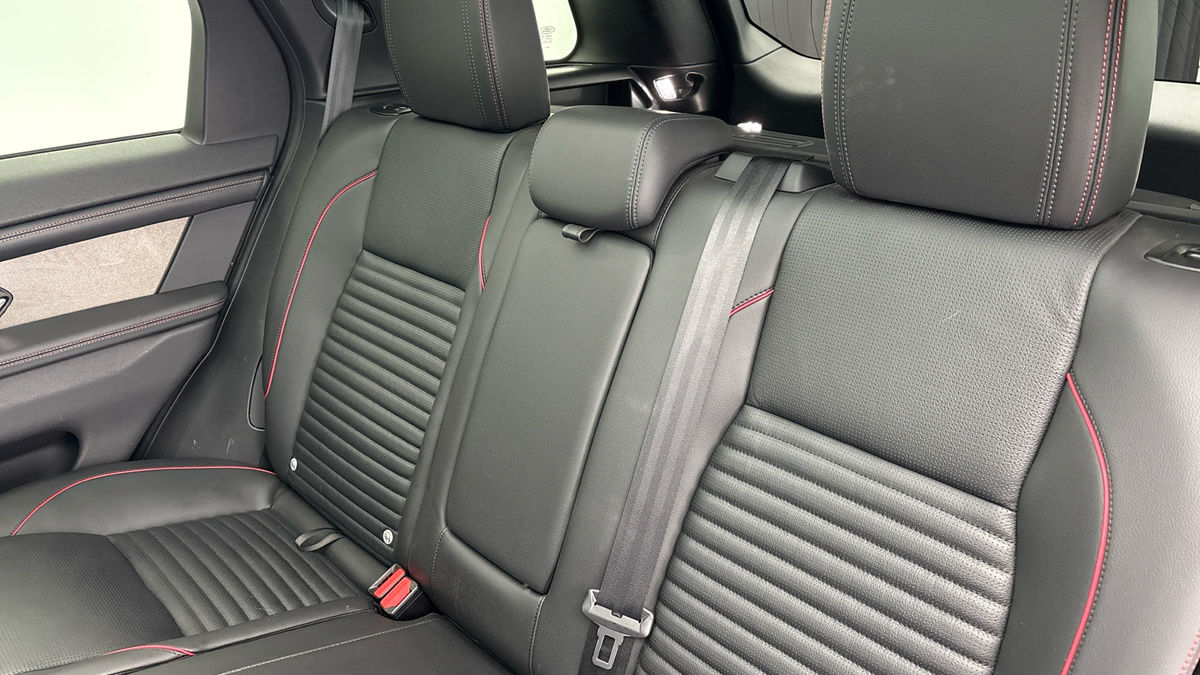 Land Rover Discovery Sport Image 8