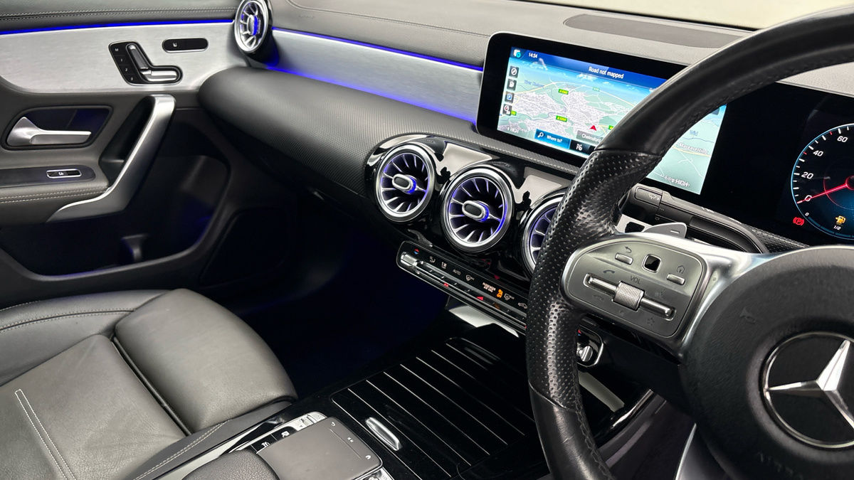 Mercedes-Benz CLA Image 18