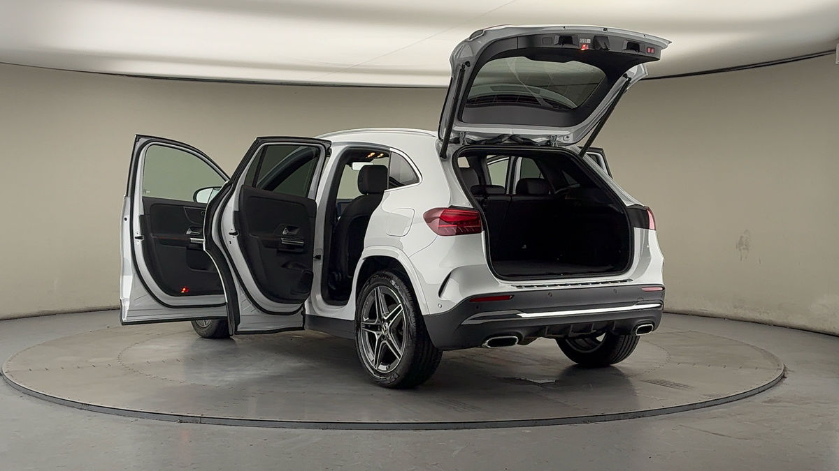 Mercedes-Benz GLA Image 23