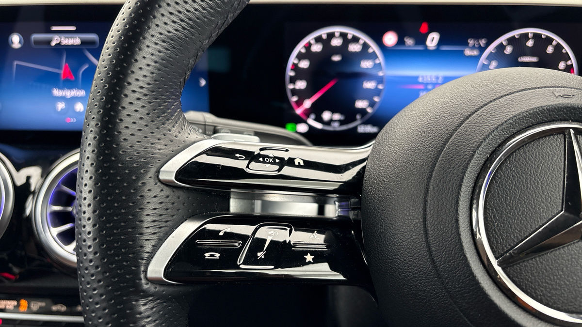 Mercedes-Benz GLB Image 13