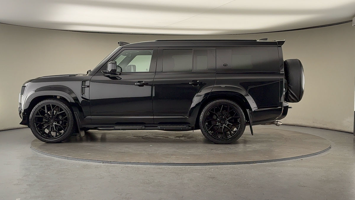 Land Rover Defender 130 Urban Image 15