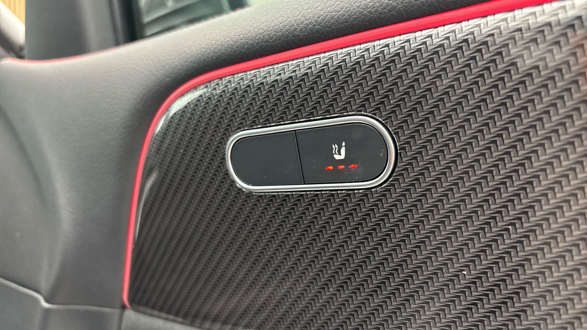 Mercedes-Benz GLB Image 25