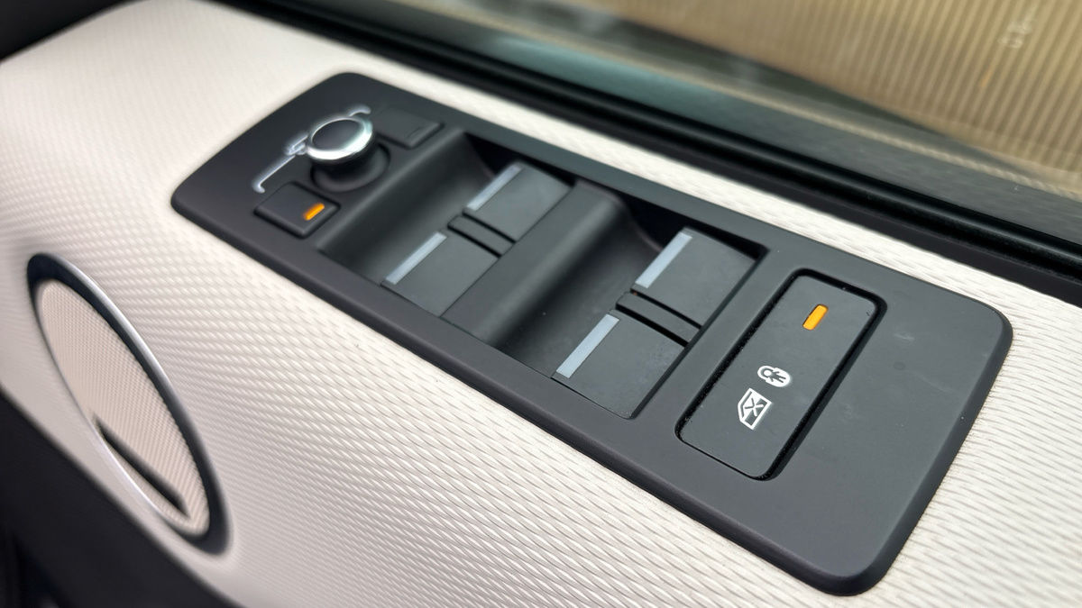 Land Rover Discovery Image 25