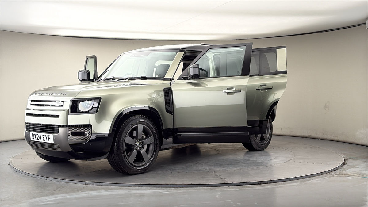 Land Rover Defender 110 Image 22