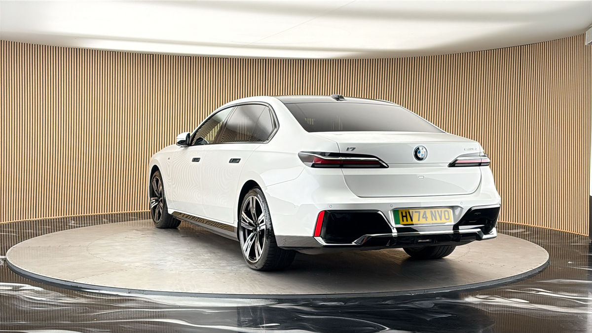 More views of BMW i7