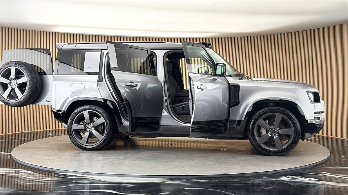 More views of Land Rover Defender 110