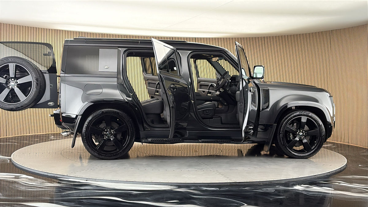 More views of Land Rover Defender 110