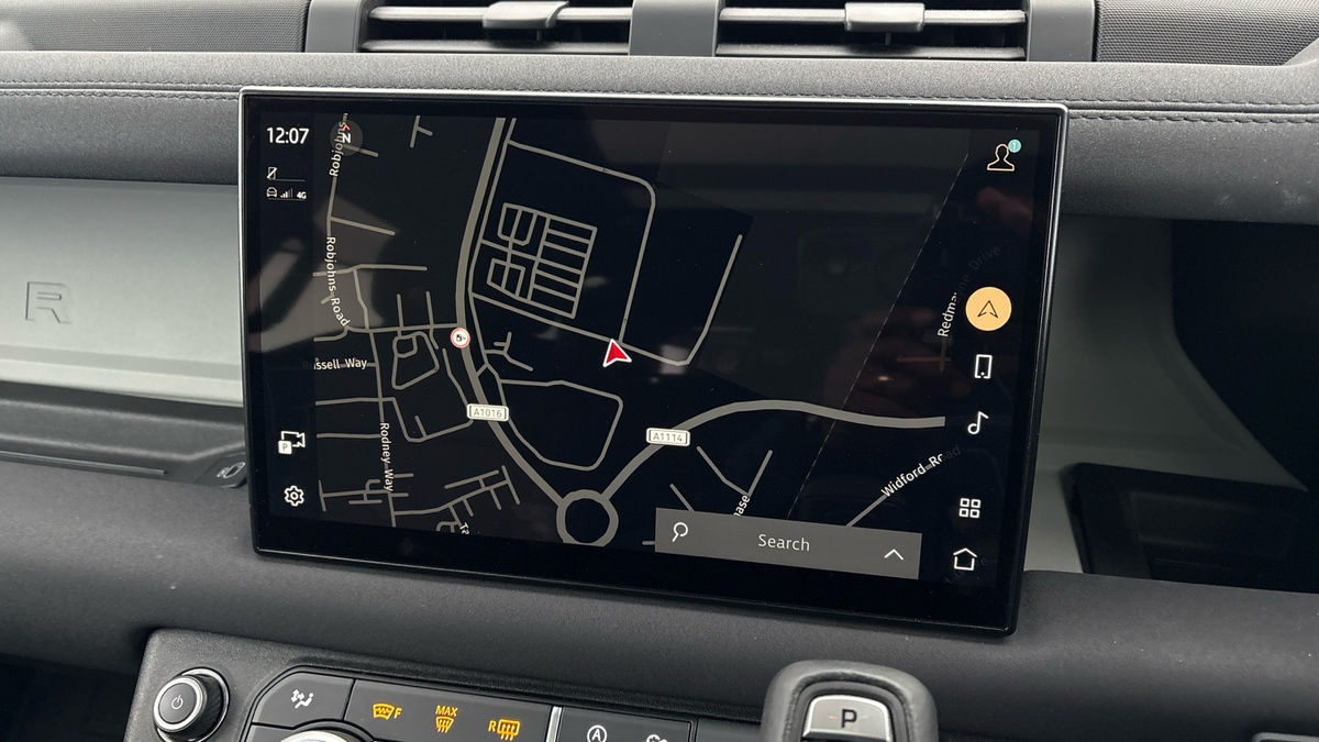 Land Rover Defender 110 Image 17