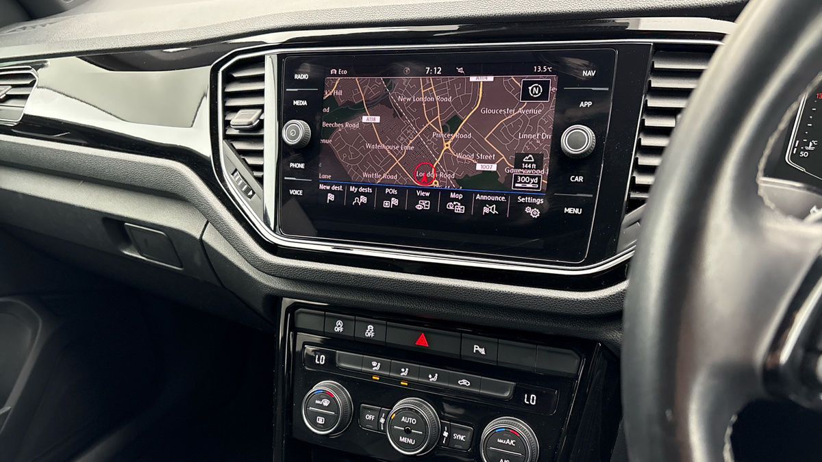 Volkswagen T-Roc Image 17