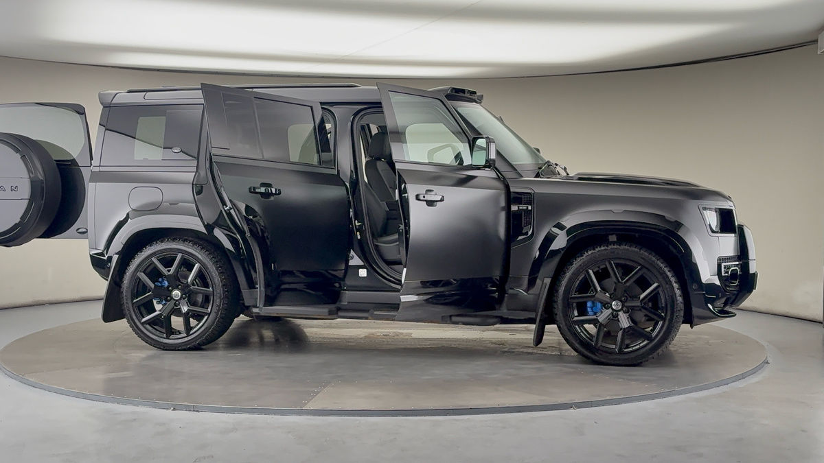More views of Land Rover Defender 110