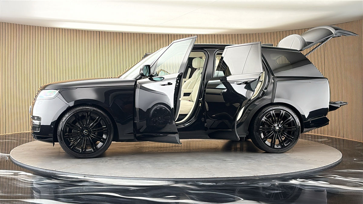 More views of Land Rover Range Rover