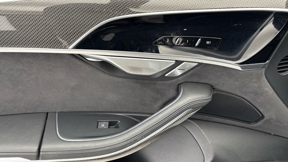 Audi S8 Image 19