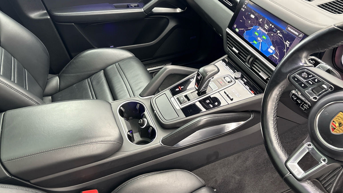 Porsche Cayenne Image 18