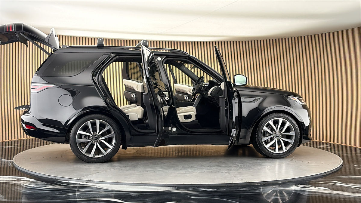 More views of Land Rover Discovery