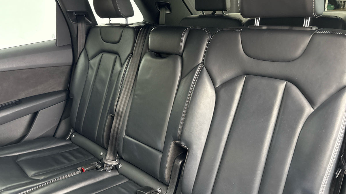 Audi Q7 Image 8