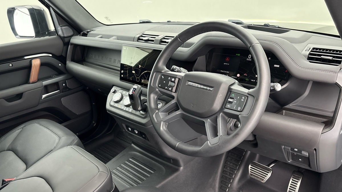 Land Rover Defender 110 Image 5