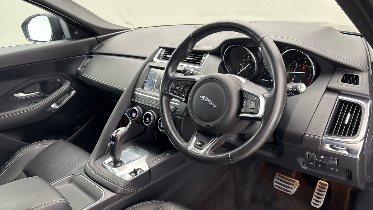 Jaguar E-PACE Image 5