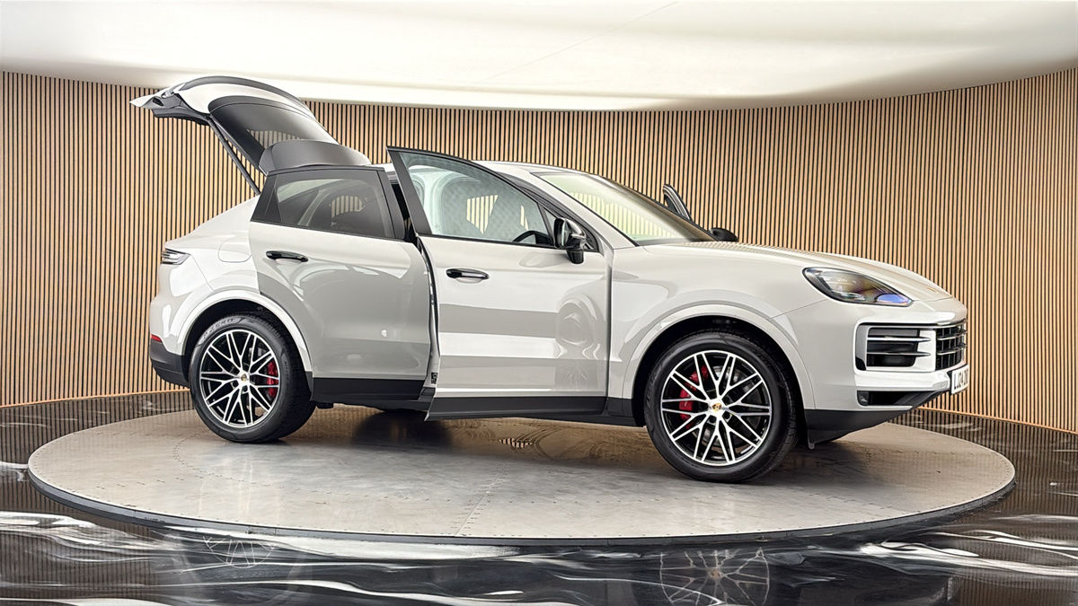 More views of Porsche Cayenne