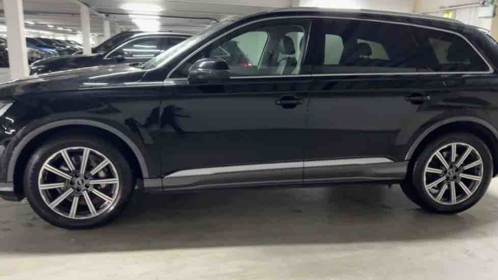 More views of Audi Q7