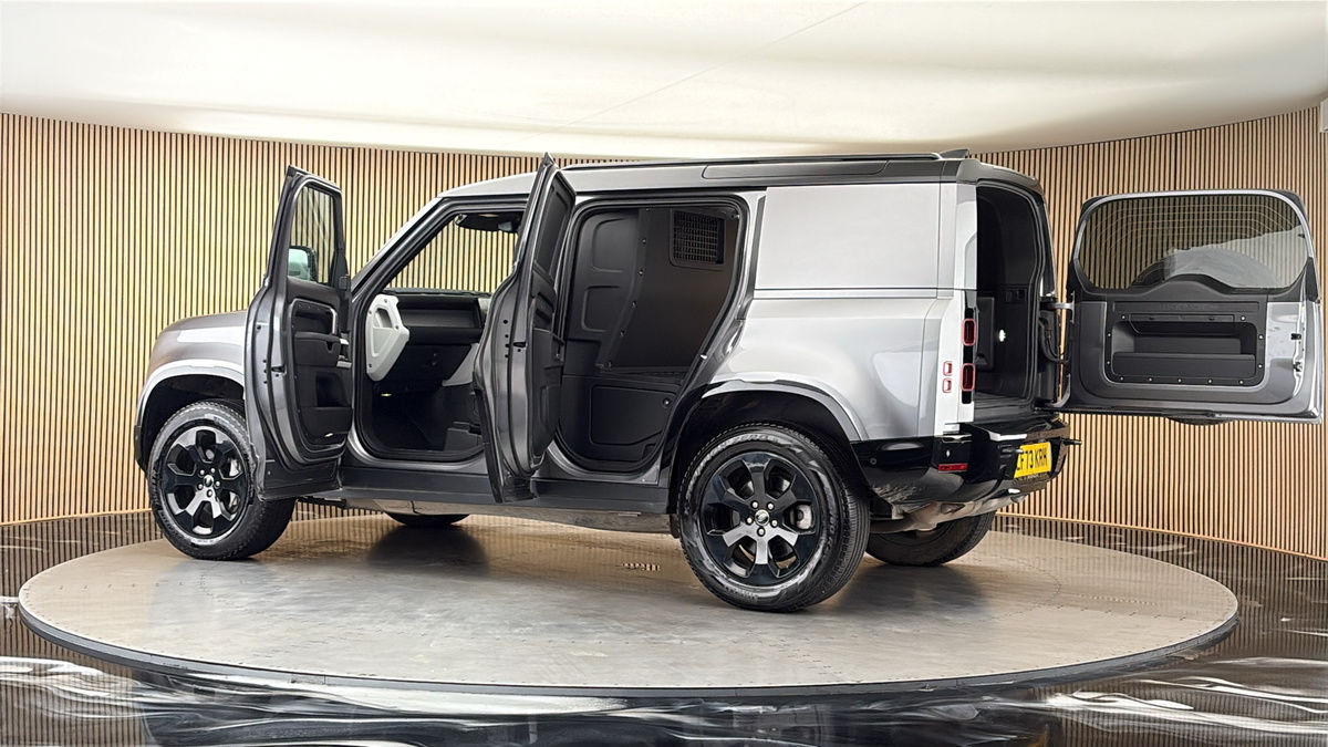 More views of Land Rover Defender 110