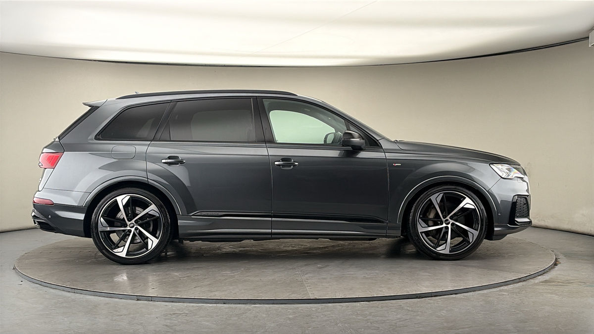 Audi Q7 Image 16