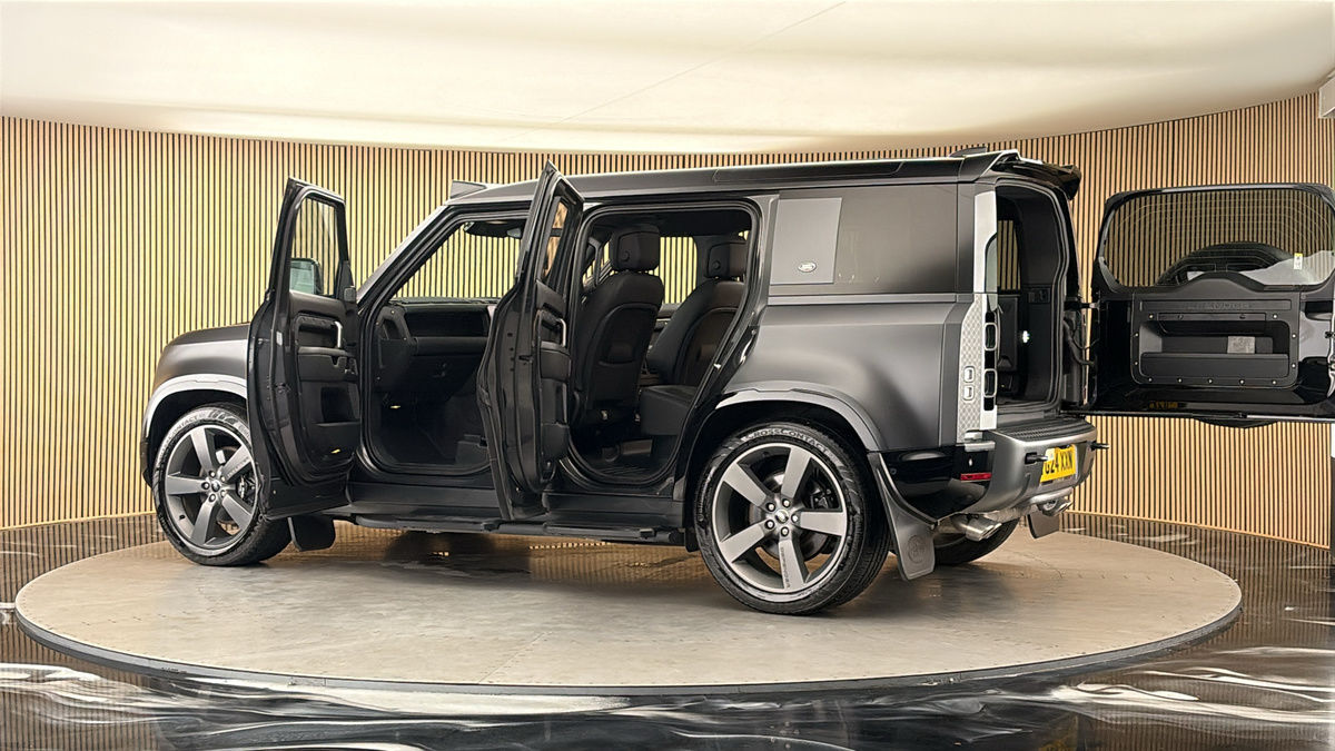 More views of Land Rover Defender 110