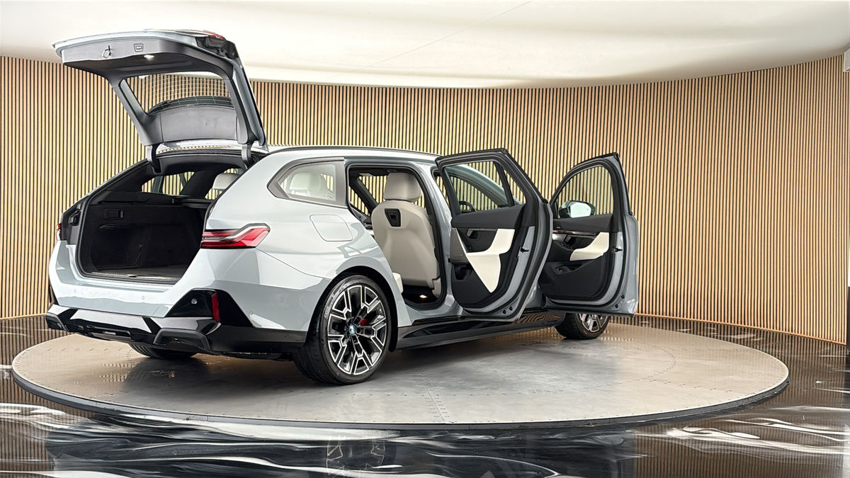 More views of BMW i5