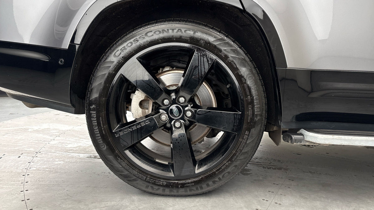 Land Rover Defender 130 Image 10