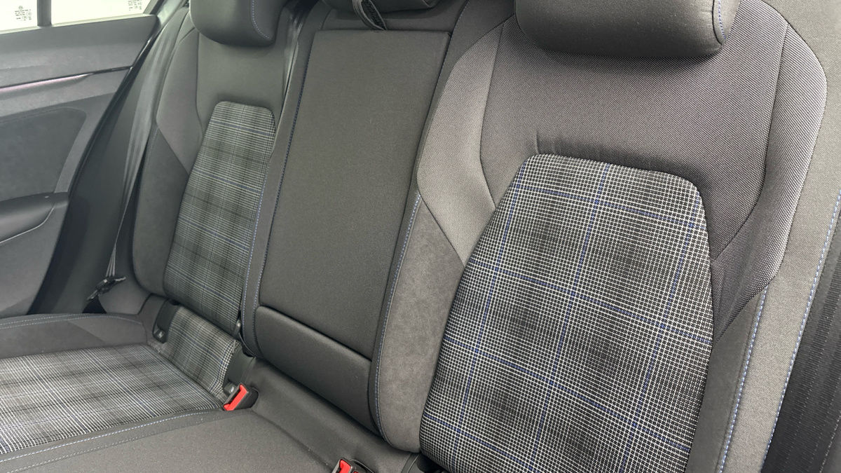 Volkswagen Golf Image 8