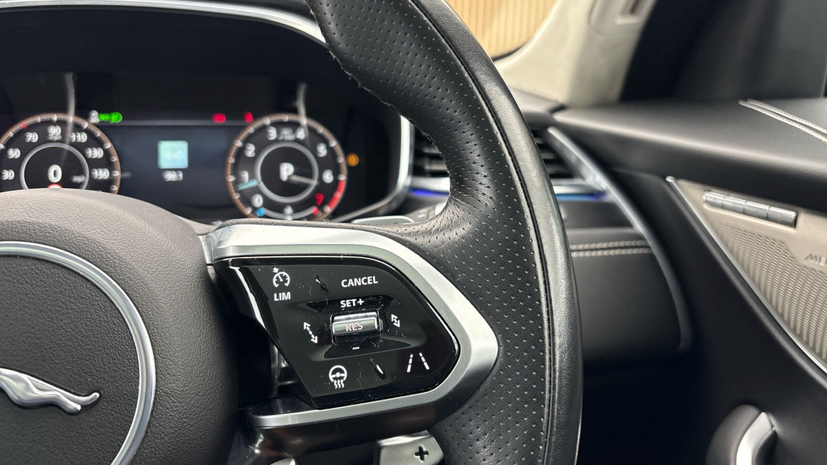 Jaguar F-PACE Image 14