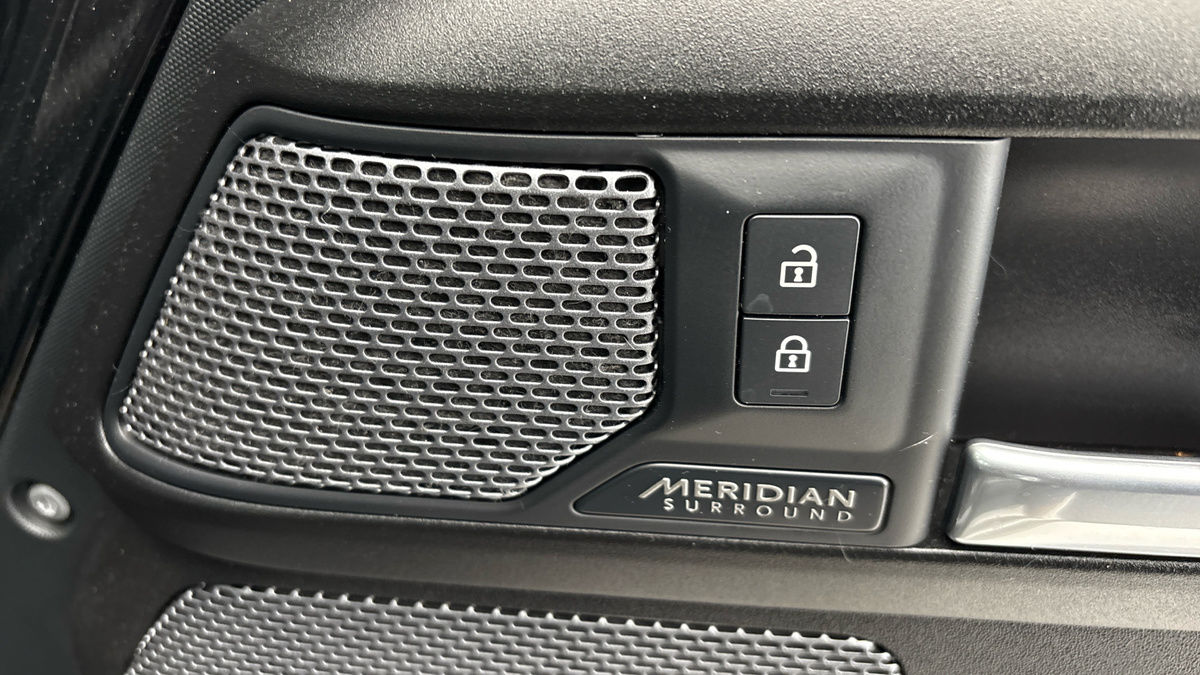 Land Rover Defender 90 Image 26