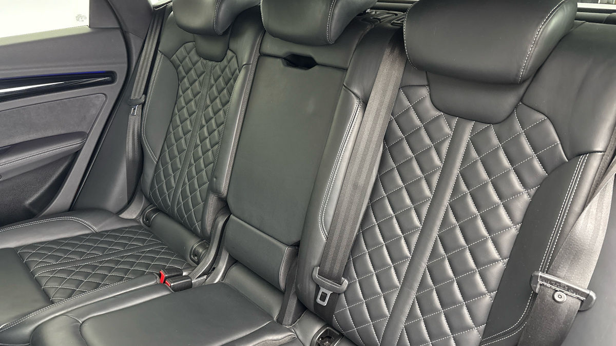 Audi Q5 Image 8