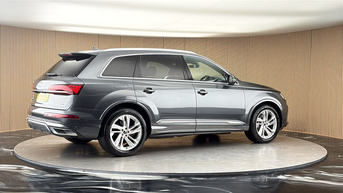 More views of Audi Q7
