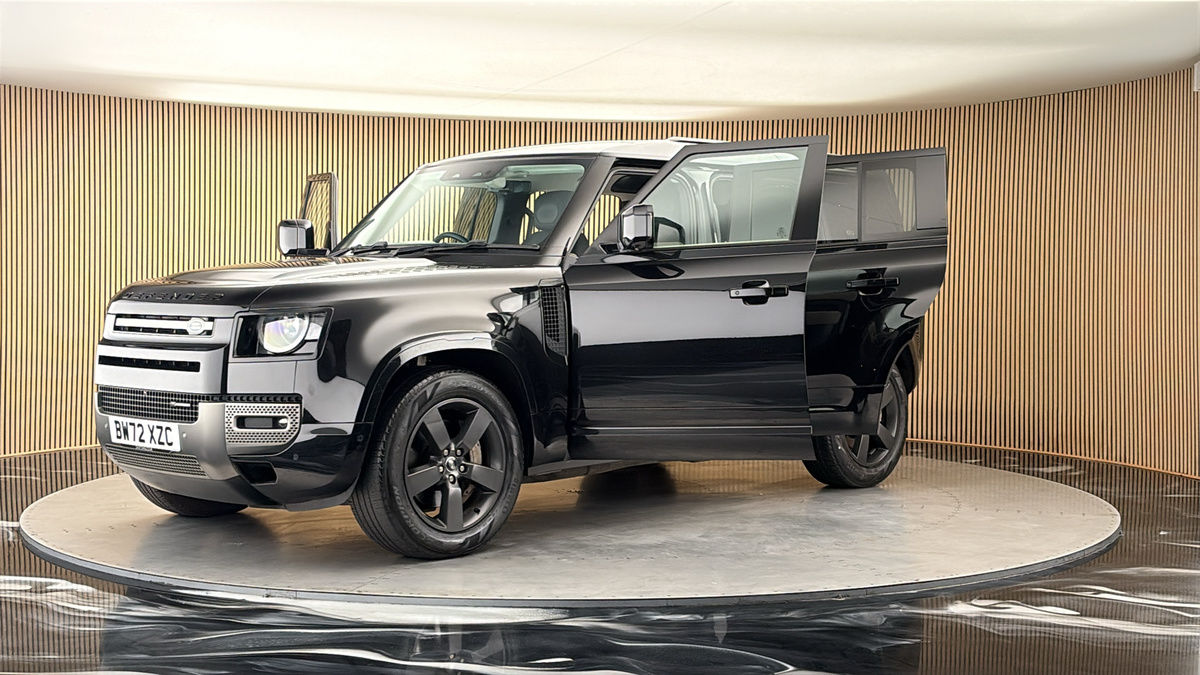 Land Rover Defender 110 Image 22
