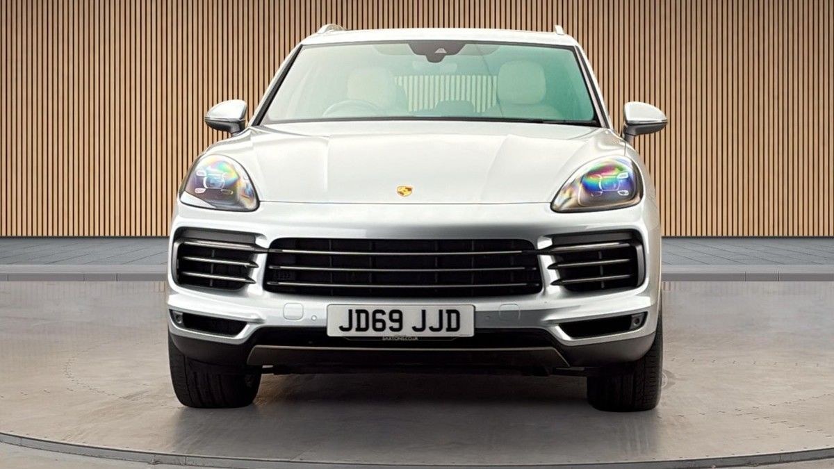 Porsche Cayenne Image 3