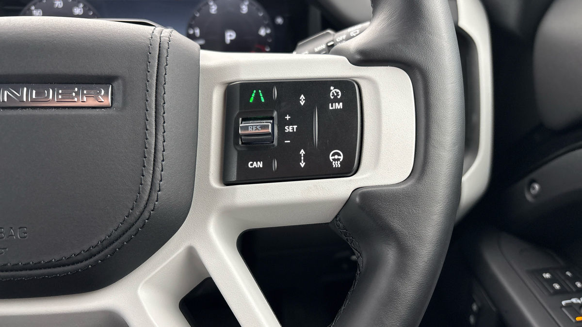 Land Rover Defender 90 Urban Image 14