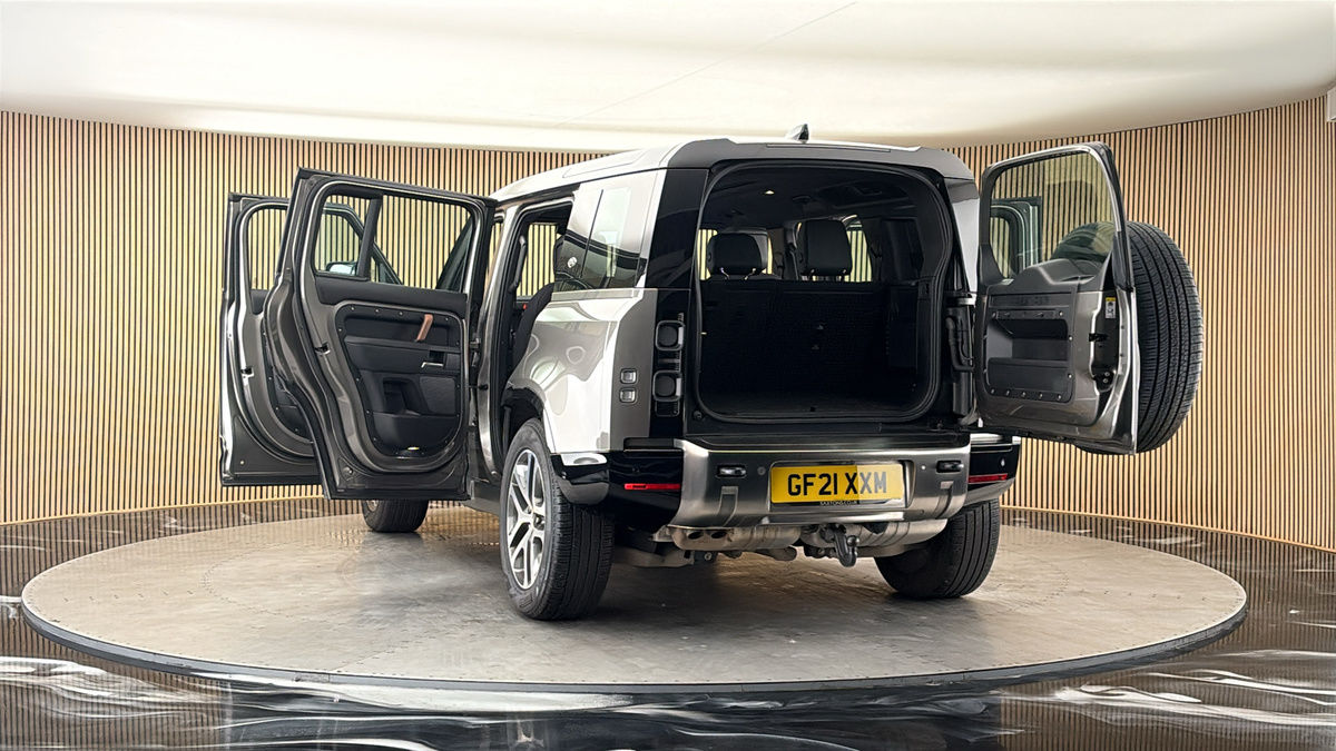 More views of Land Rover Defender 110