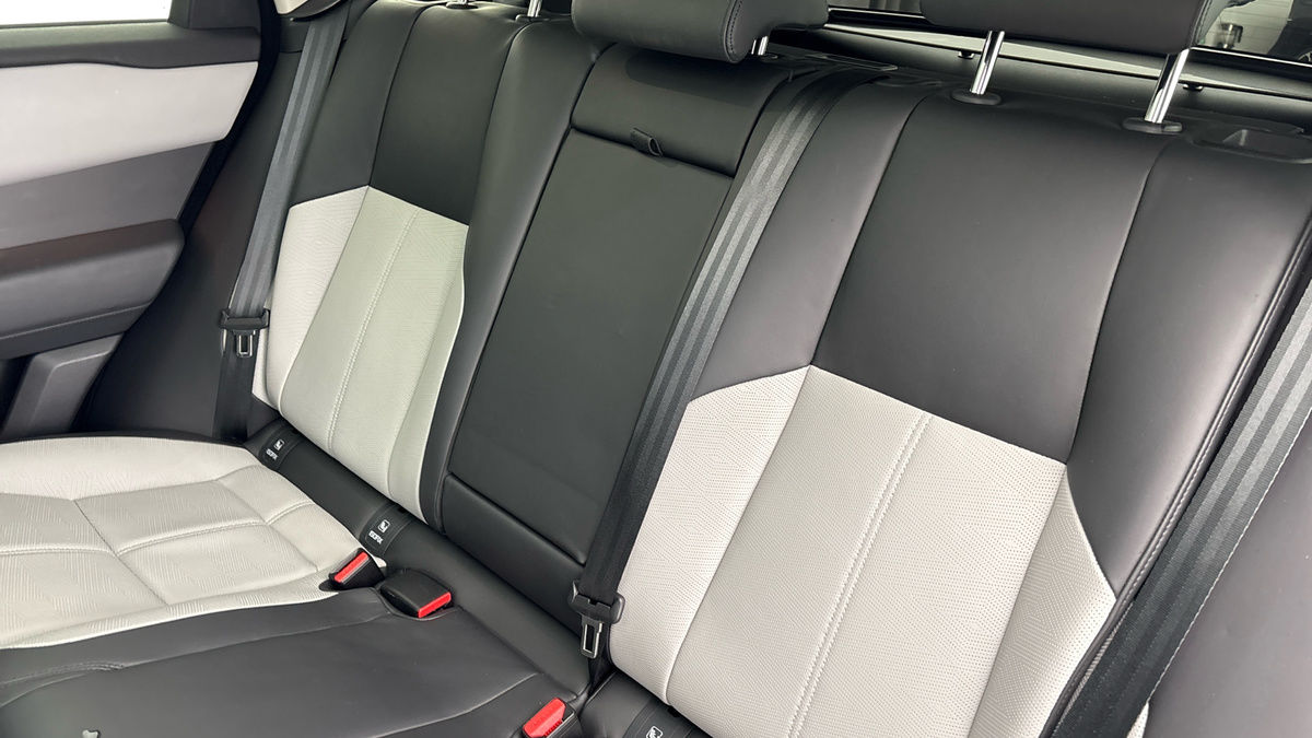 Land Rover Range Rover Velar Image 8