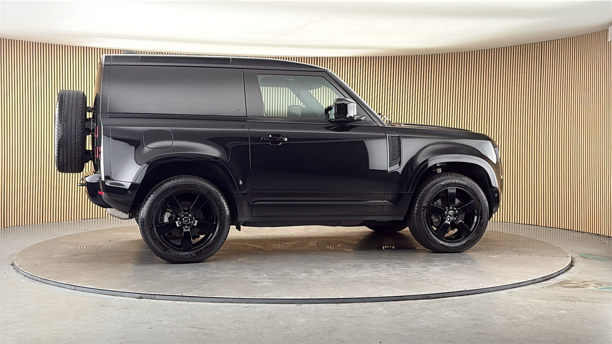 More views of Land Rover Defender 90